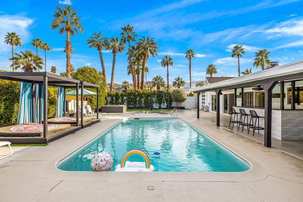 1322 S Farrell Drive