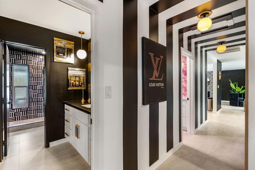 1322 S Farrell Drive