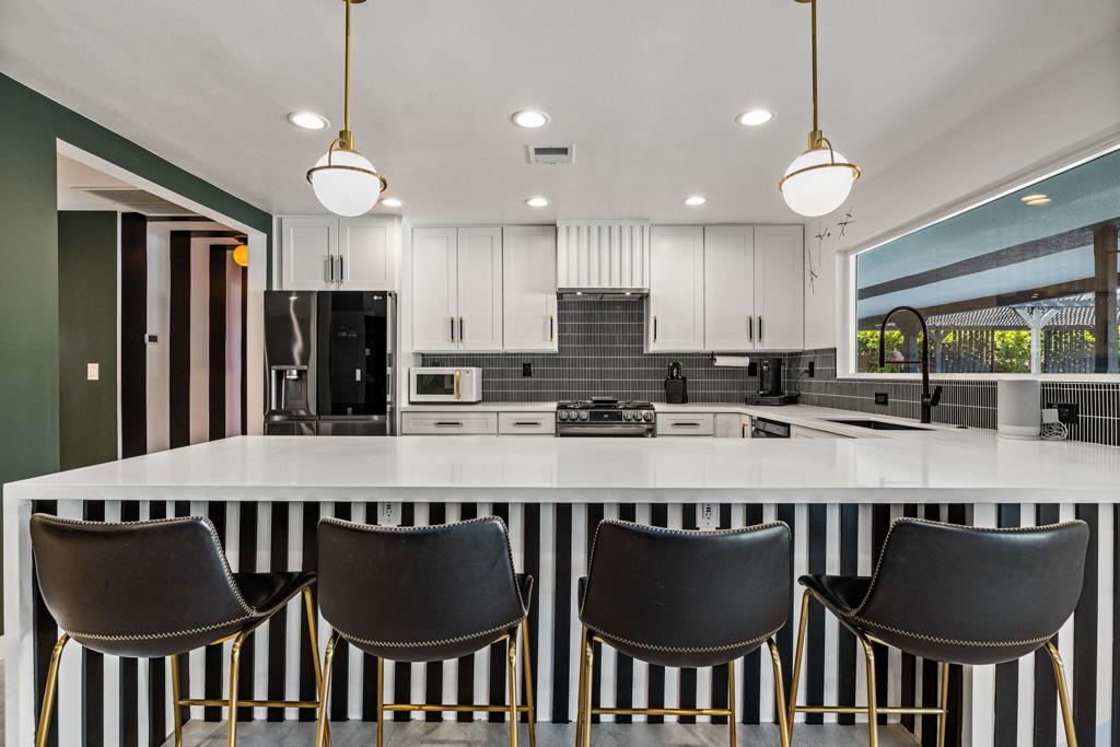 1322 S Farrell Drive