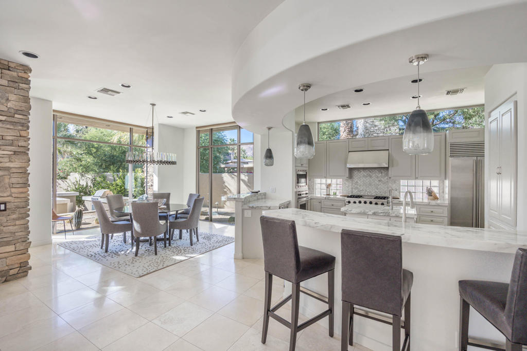 1126 Lake Vista