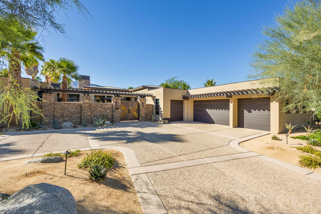 1126 Lake Vista