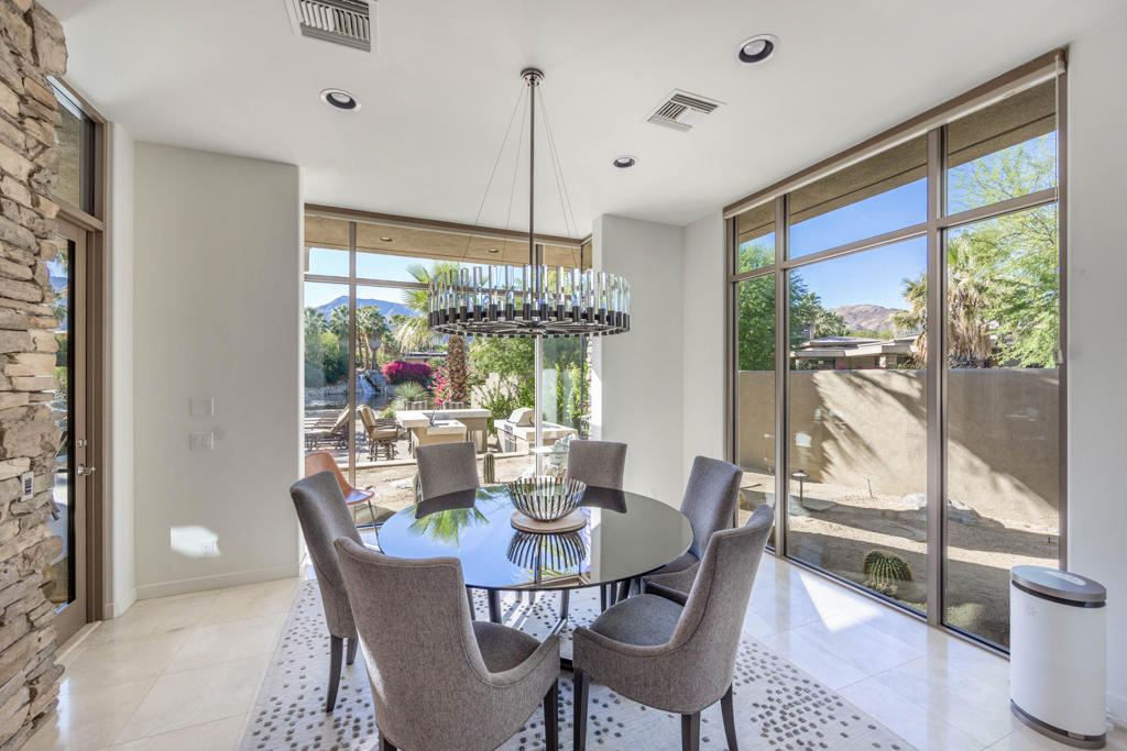 1126 Lake Vista