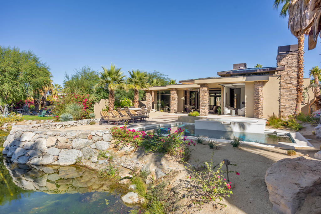 1126 Lake Vista