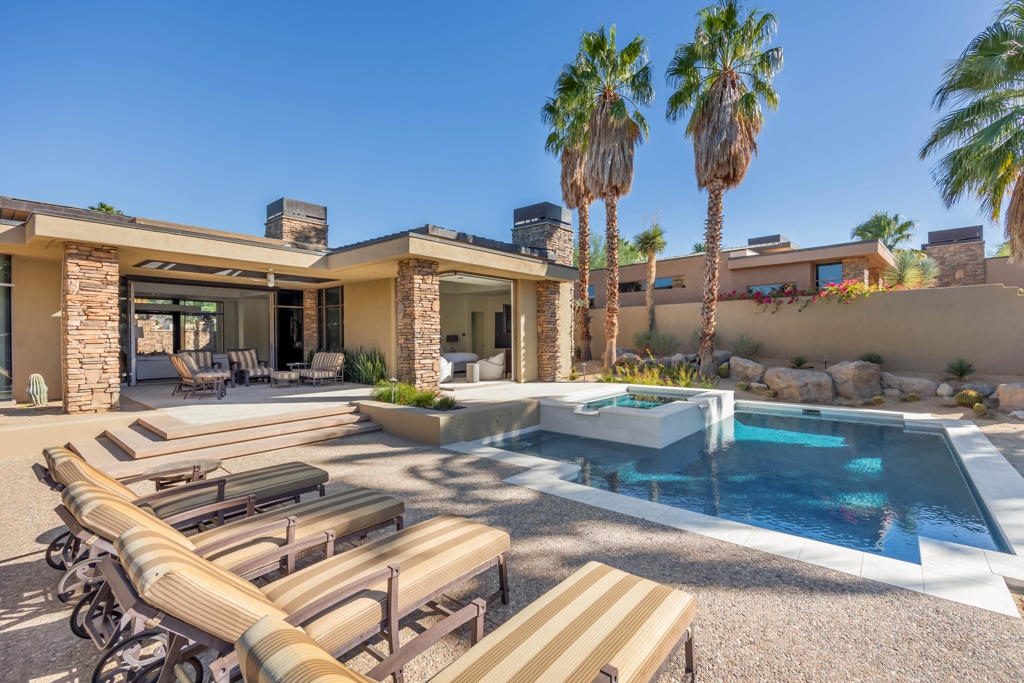 1126 Lake Vista