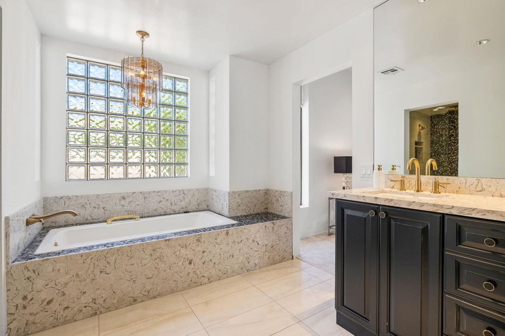 49 Mission Palms Drive E