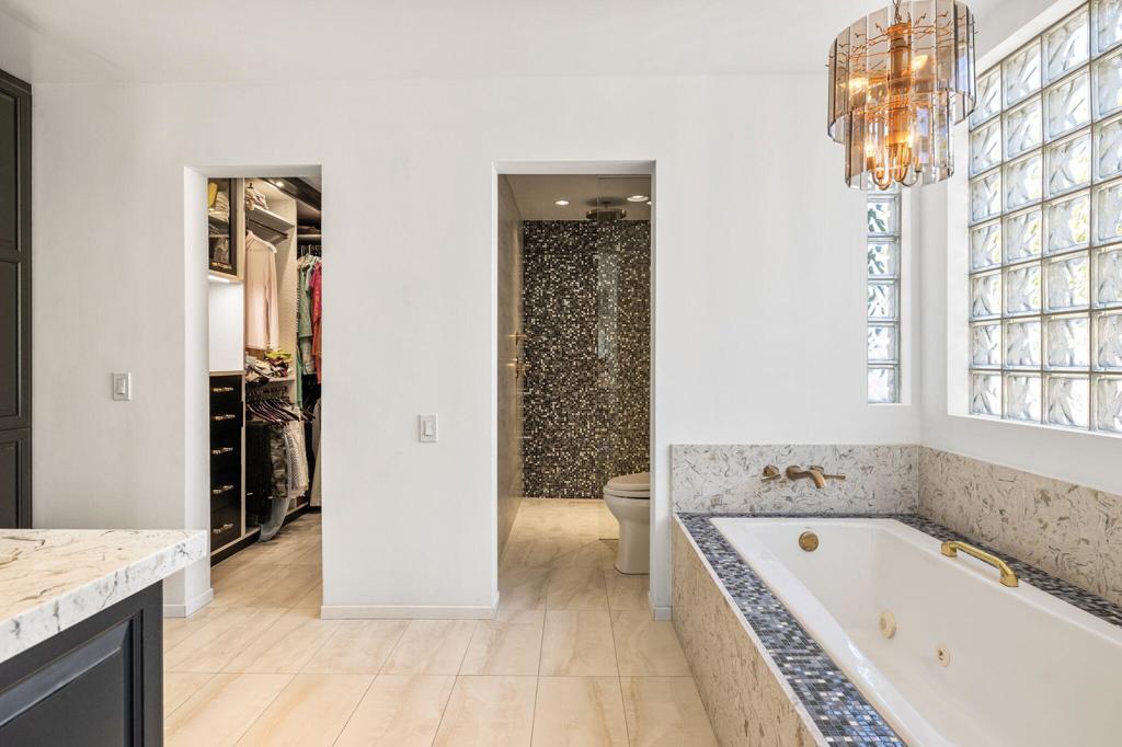 49 Mission Palms Drive E