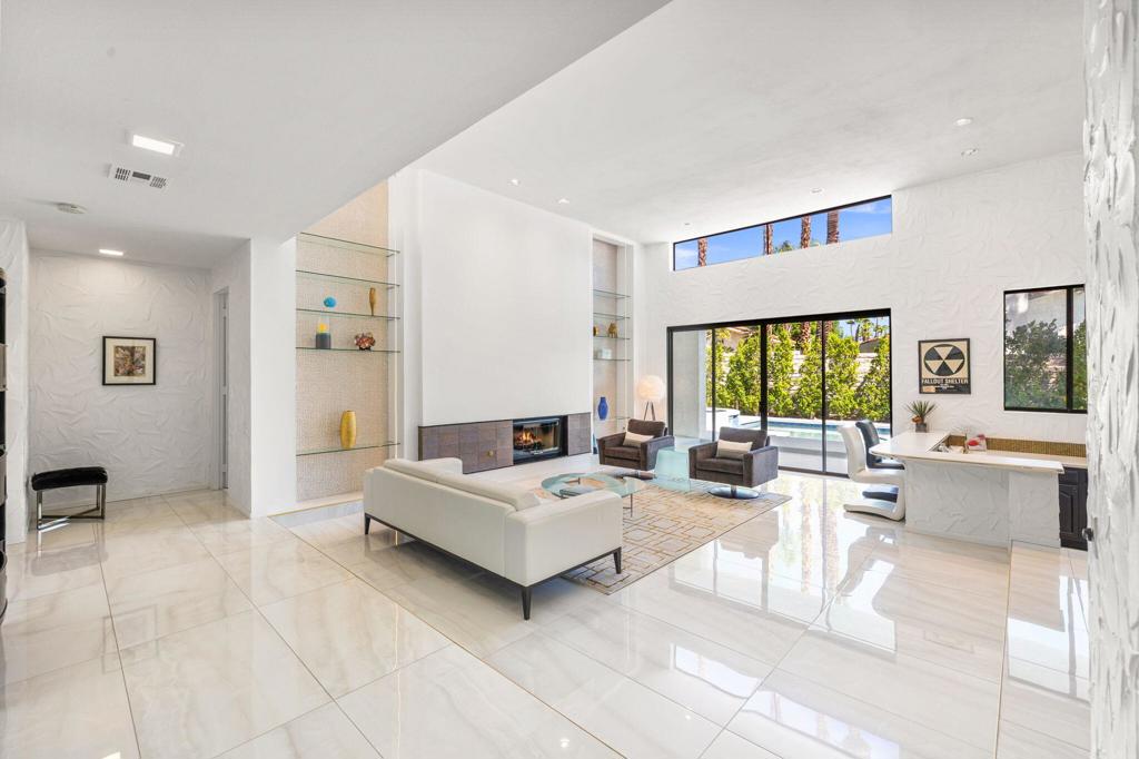 49 Mission Palms Drive E