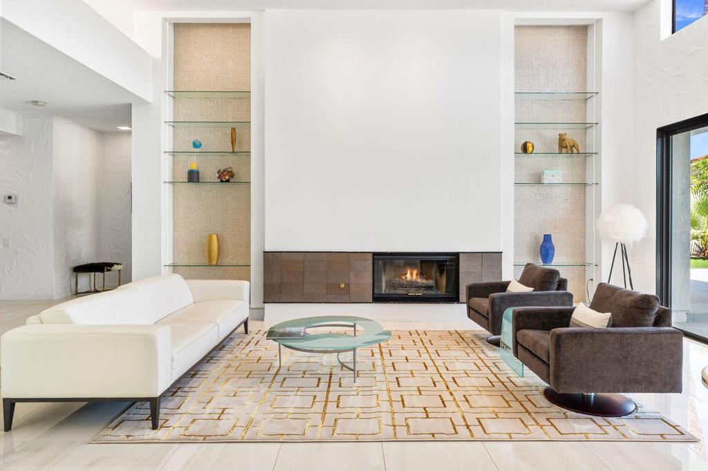 49 Mission Palms Drive E