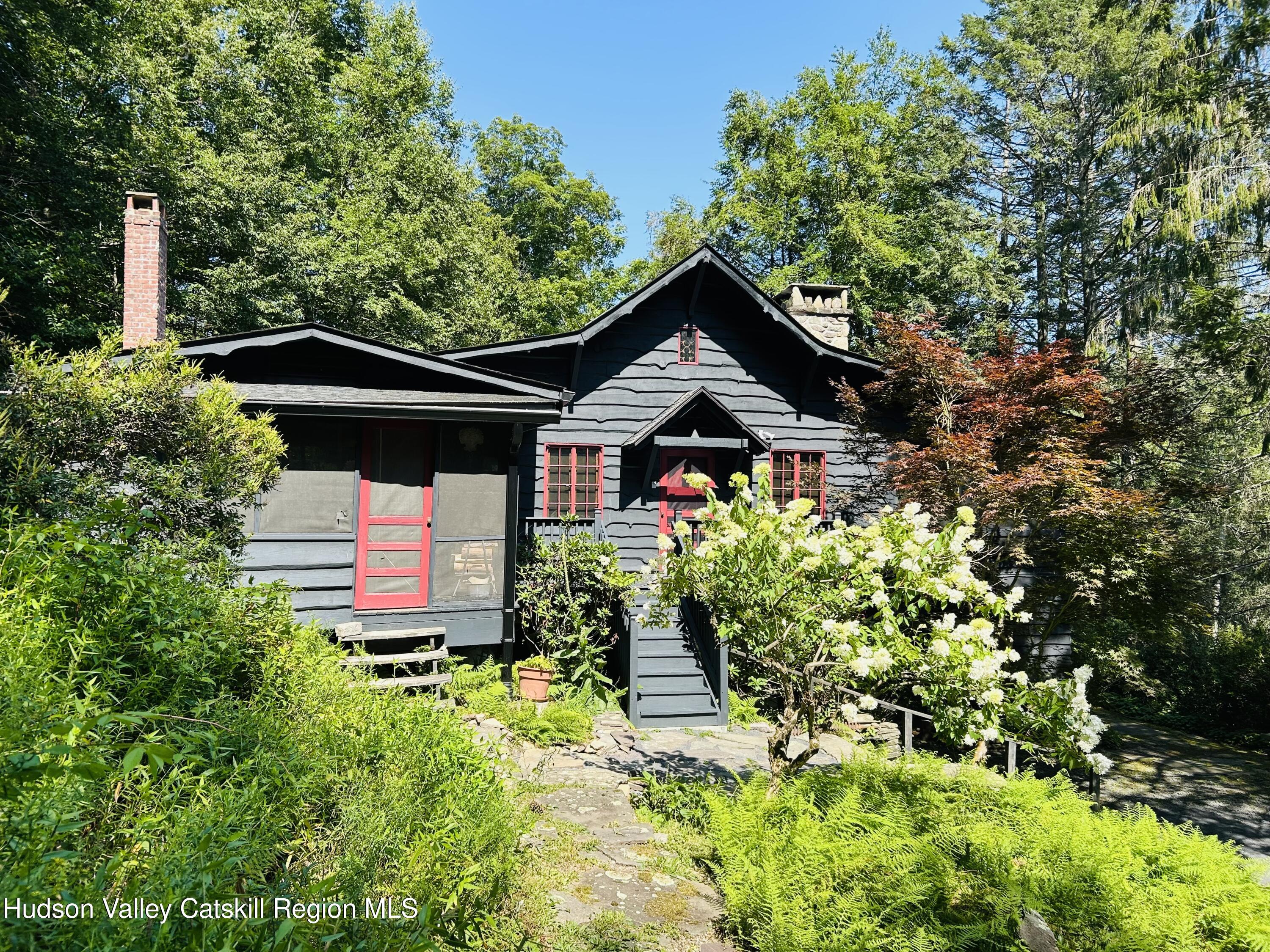 90 Huron Trail