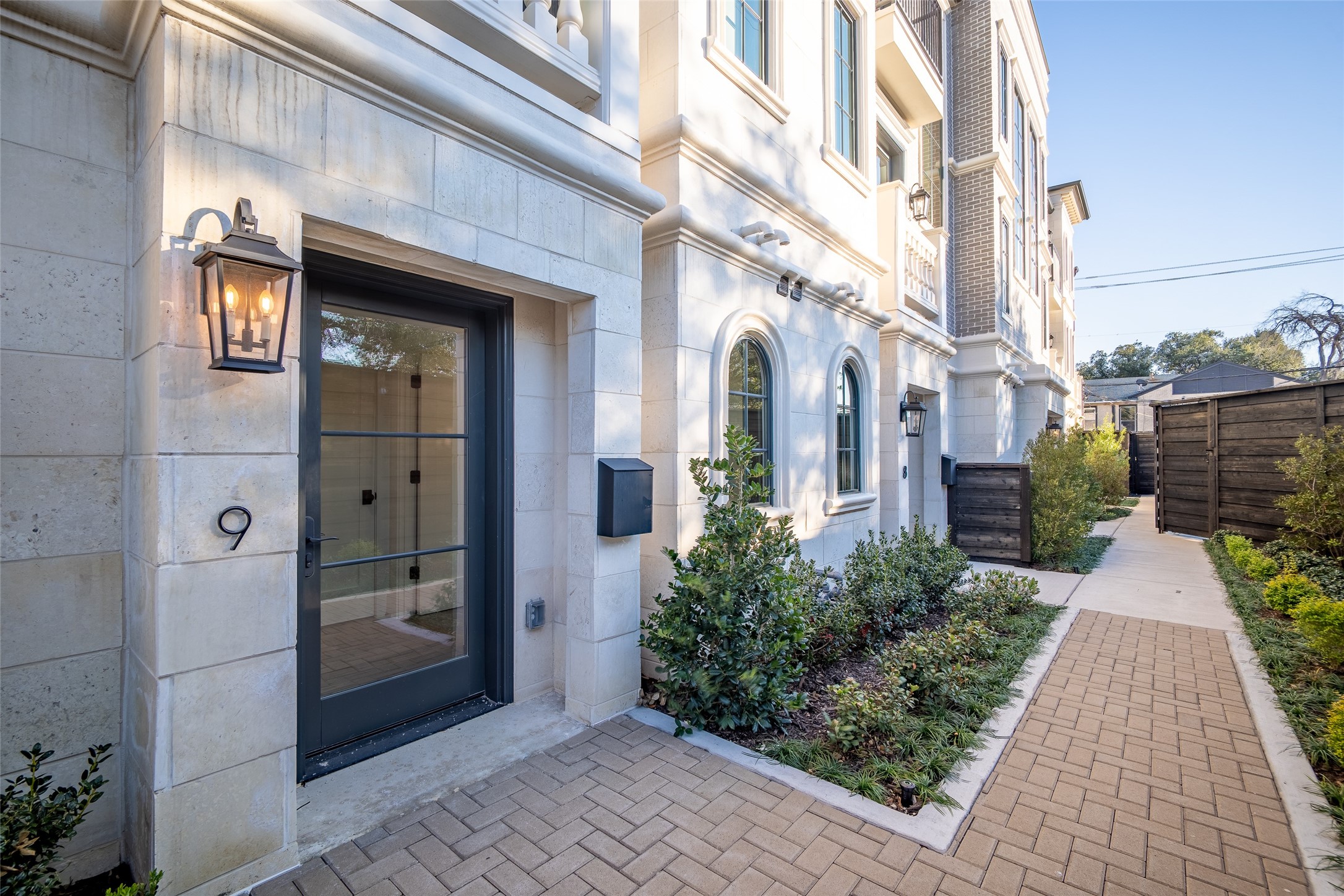 4529 Emerson Avenue 9