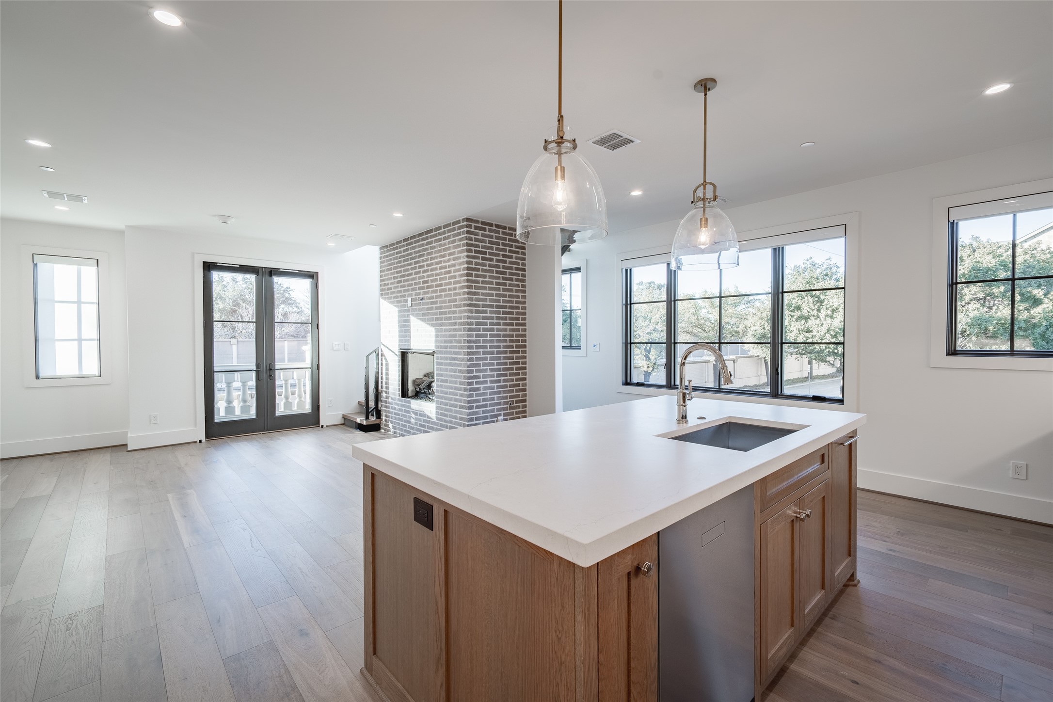 4529 Emerson Avenue 9