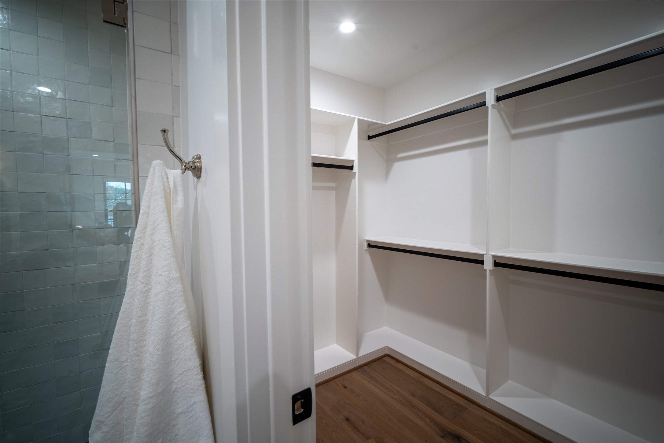 4525 Emerson Avenue 2L