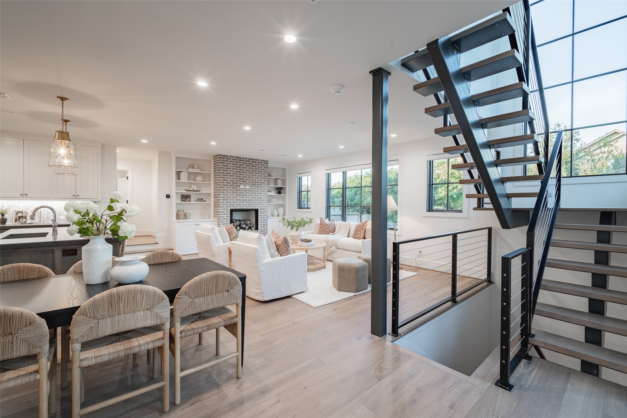 4525 Emerson Avenue 8L