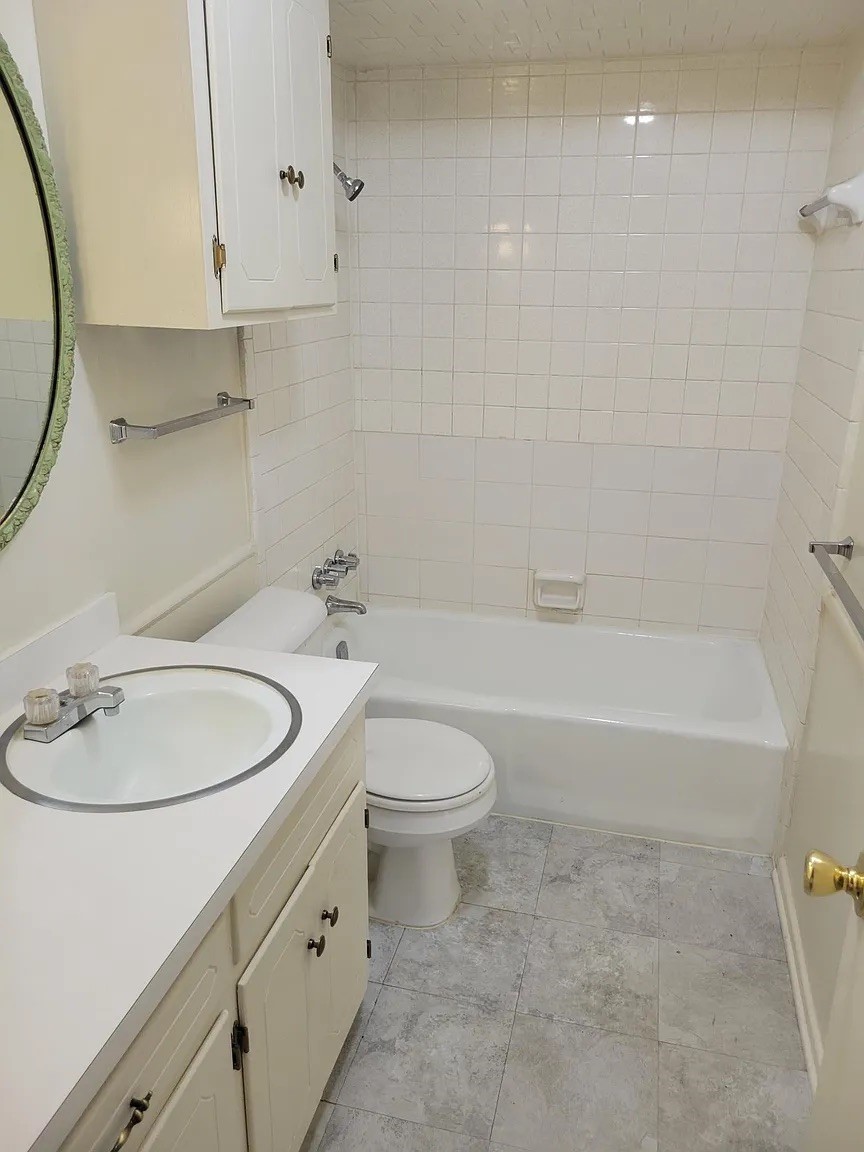 3002 Stanford Street