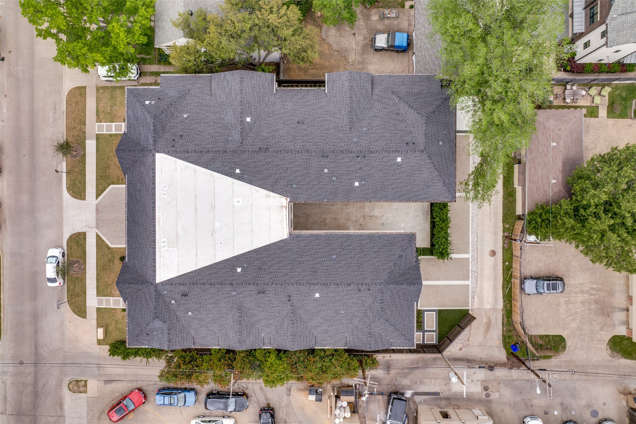 4112 Druid Lane 7