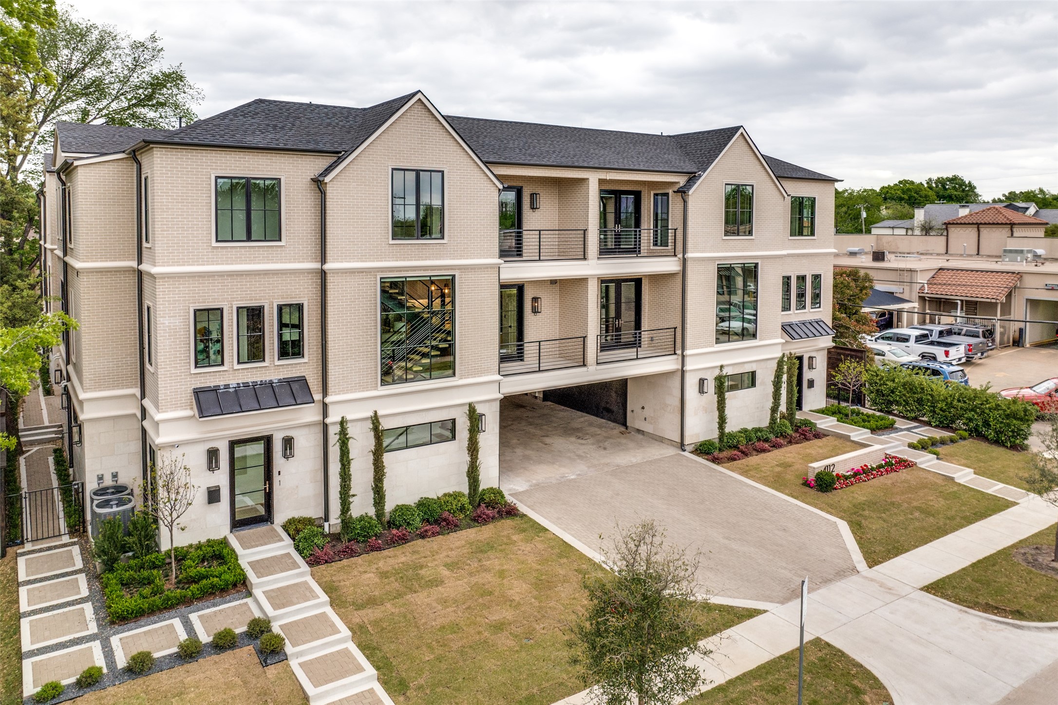 4112 Druid Lane 7