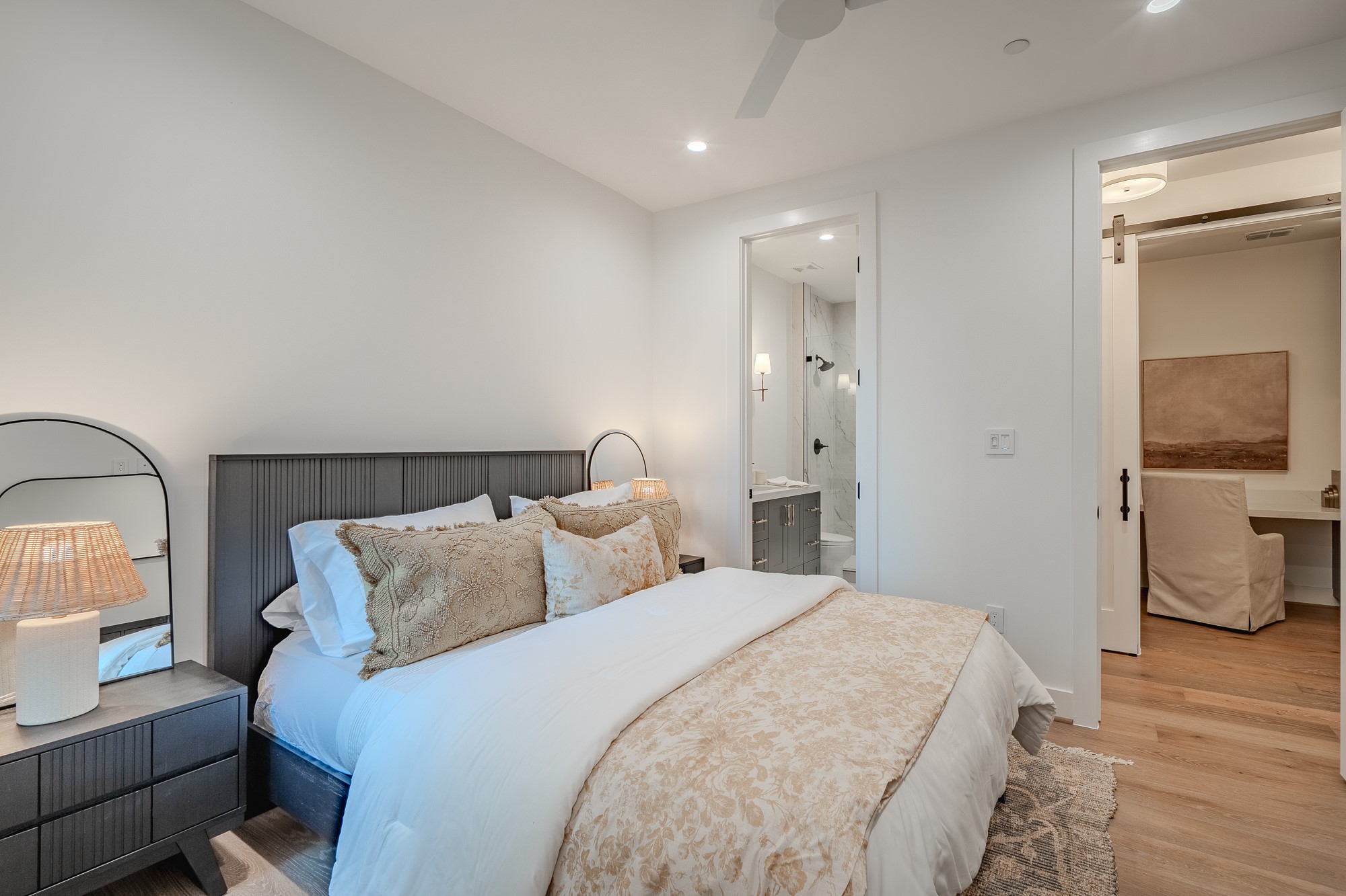 4128 University Boulevard 6