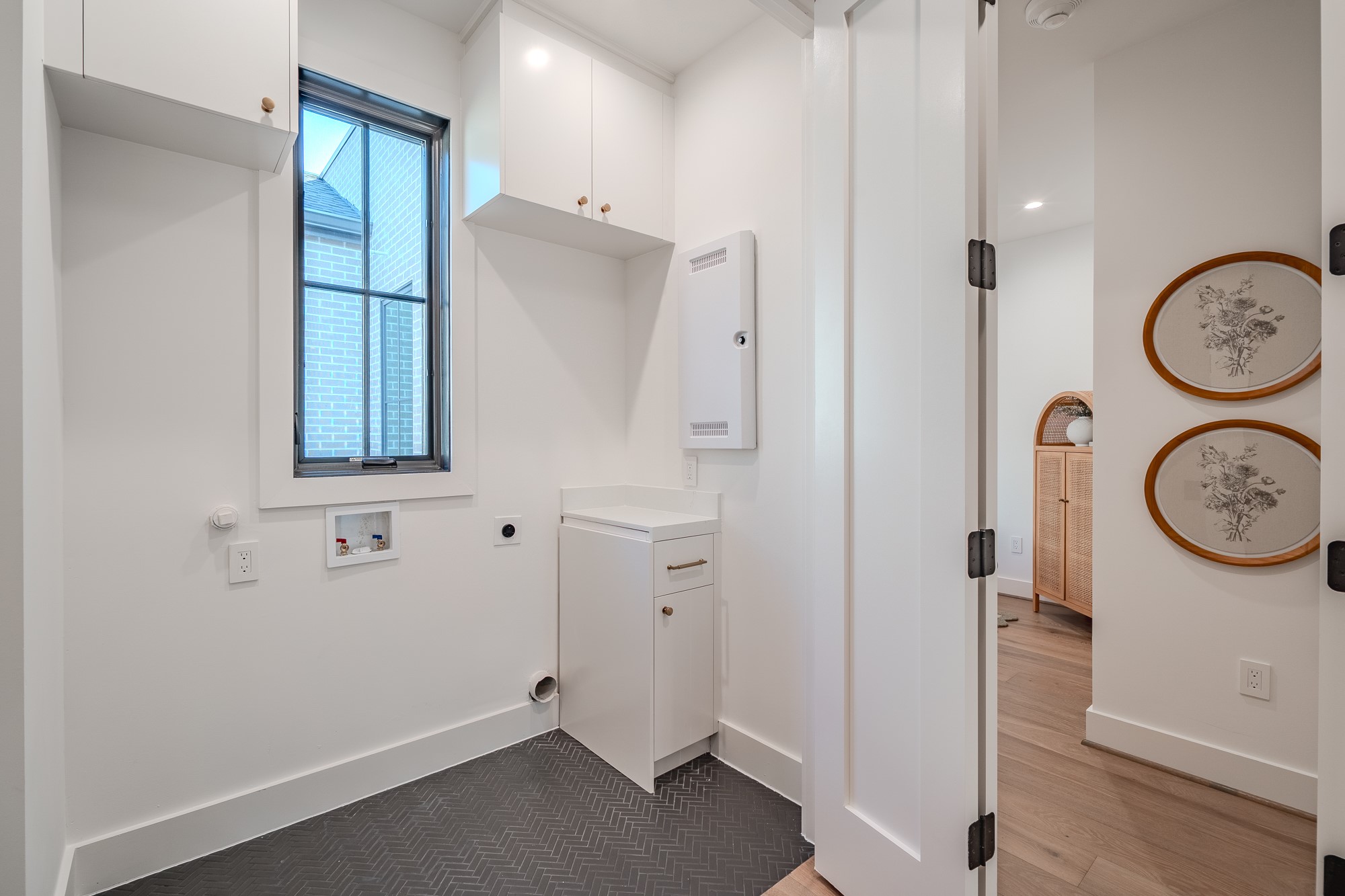 4128 University Boulevard 6