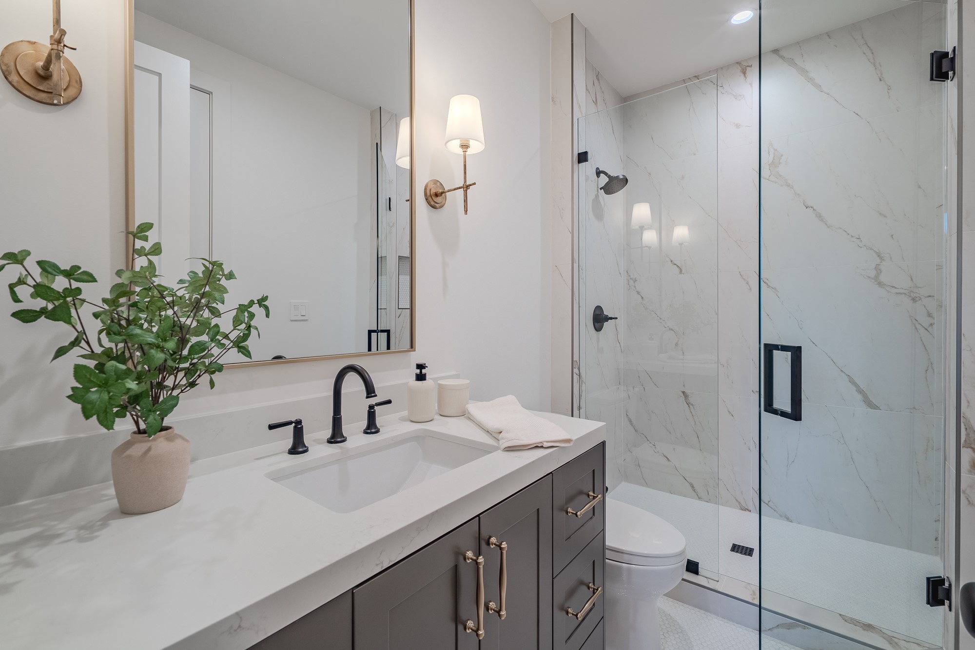 4128 University Boulevard 6