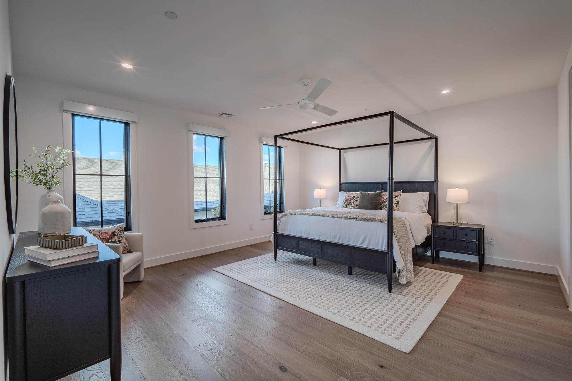 4128 University Boulevard 5