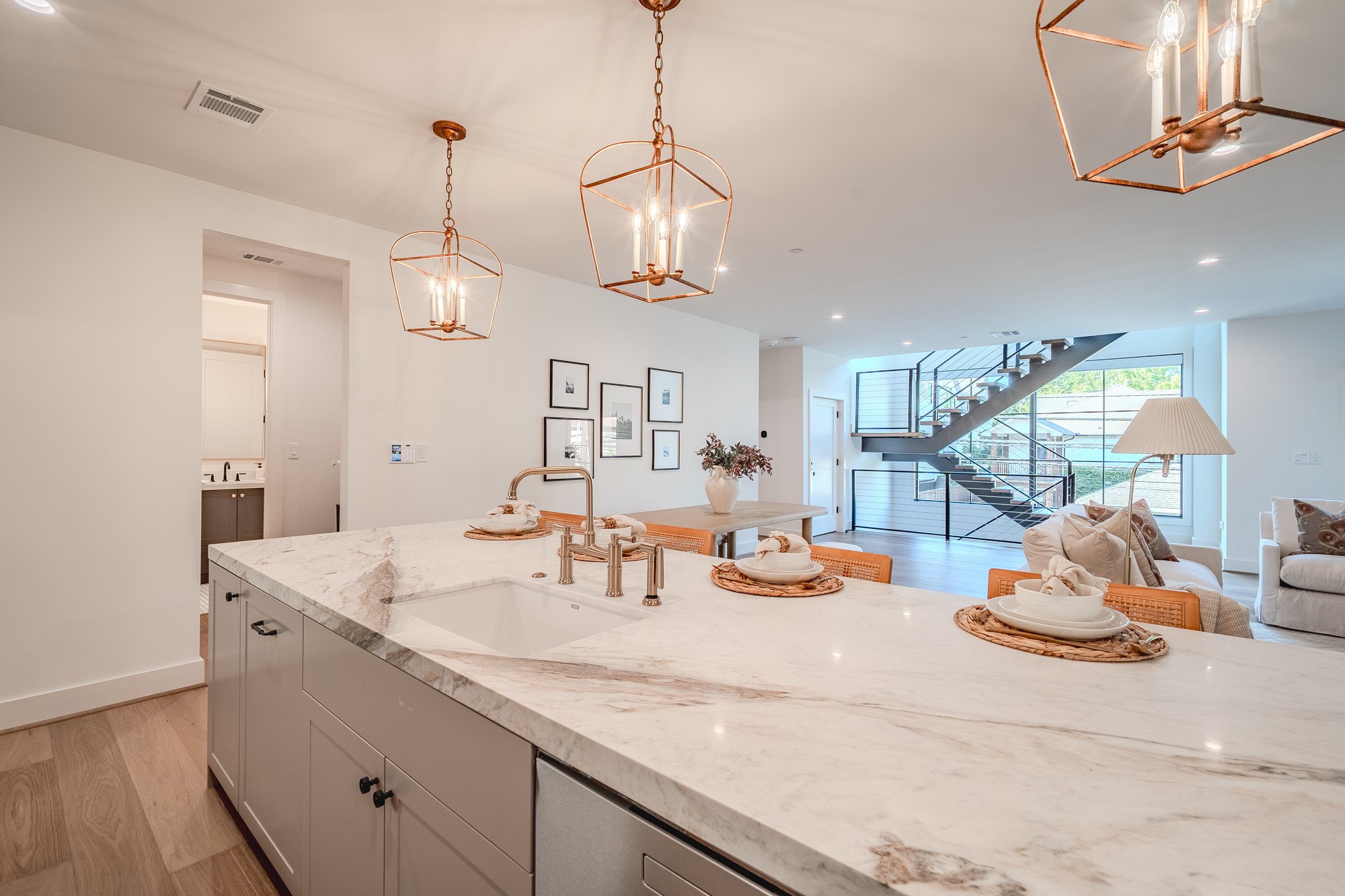 4128 University Boulevard 5