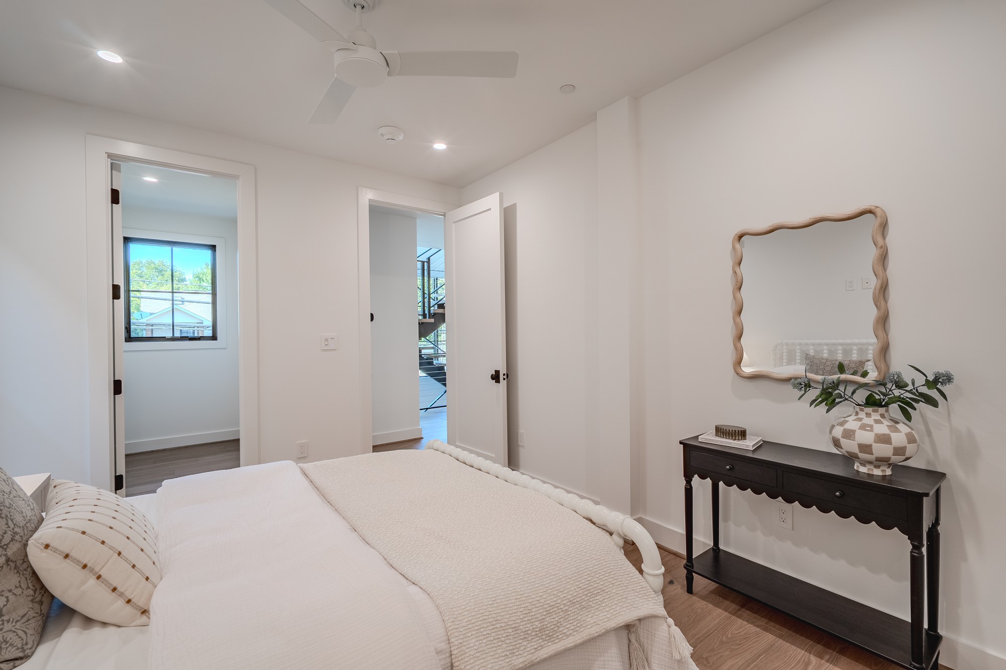 4128 University Boulevard 5