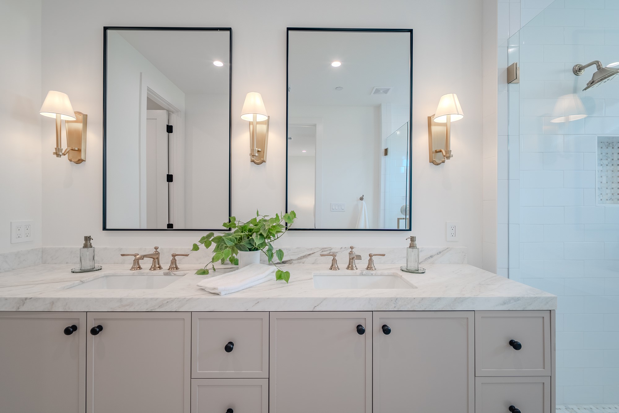 4128 University Boulevard 4