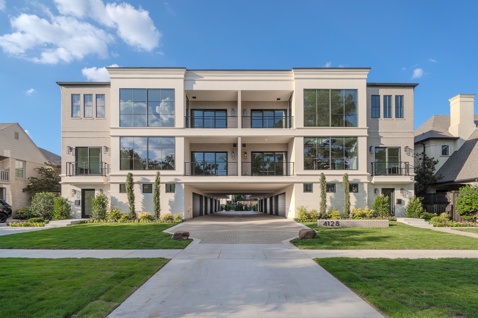 4128 University Boulevard 6