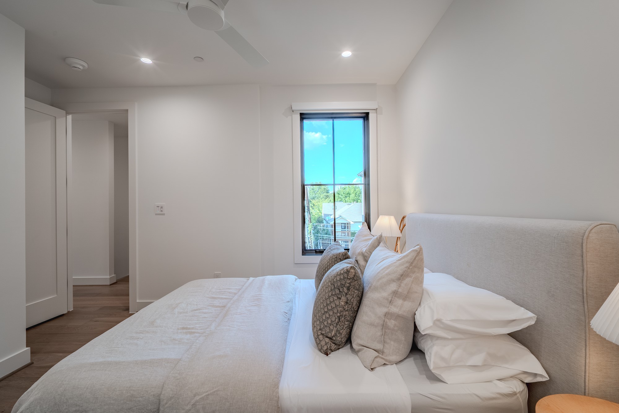4128 University Boulevard 6