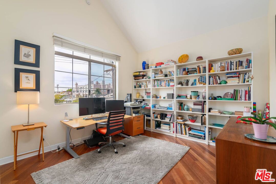 7033 La Tijera Blvd Unit: H201