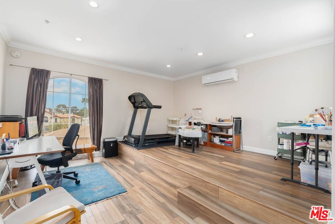 7033 La Tijera Blvd Unit: H201