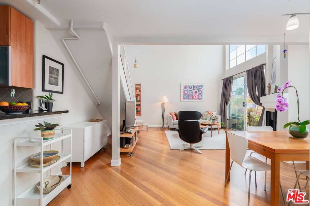 7033 La Tijera Blvd Unit: H201