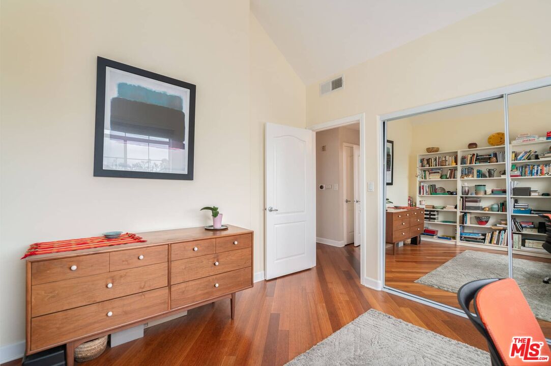 7033 La Tijera Blvd Unit: H201