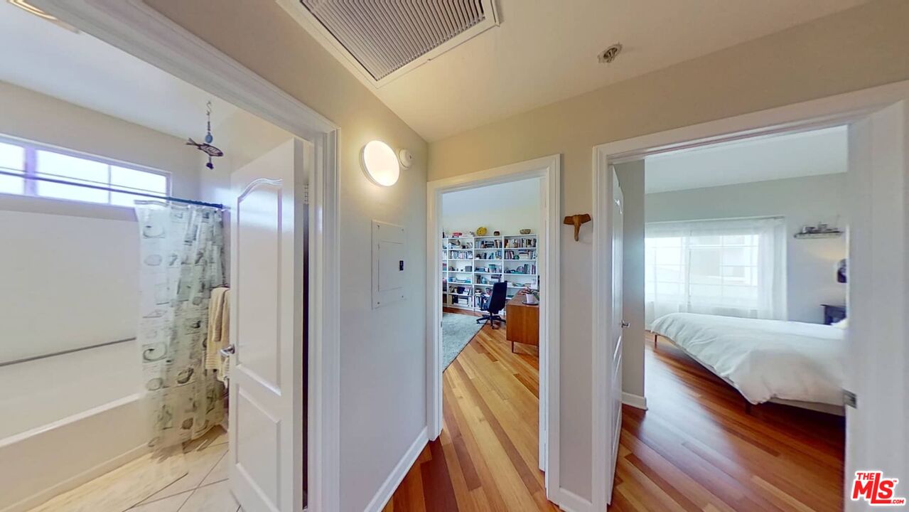 7033 La Tijera Blvd Unit: H201