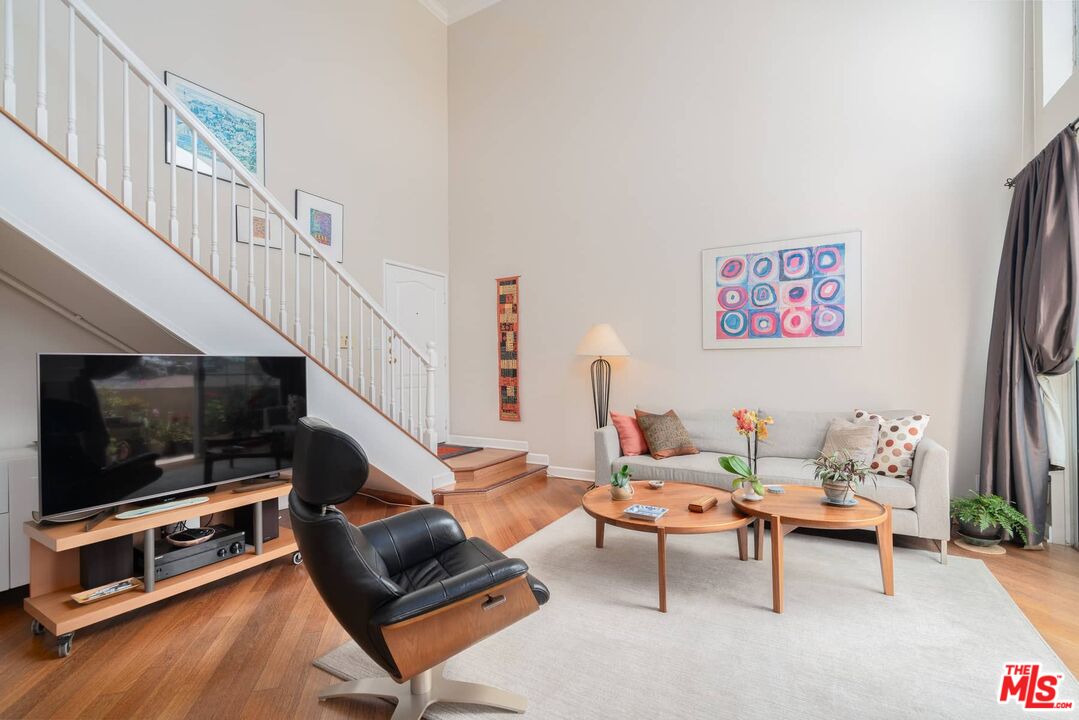 7033 La Tijera Blvd Unit: H201