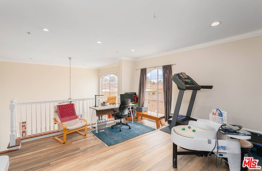 7033 La Tijera Blvd Unit: H201