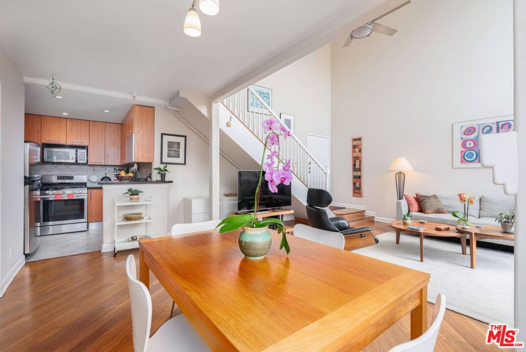 7033 La Tijera Blvd Unit: H201