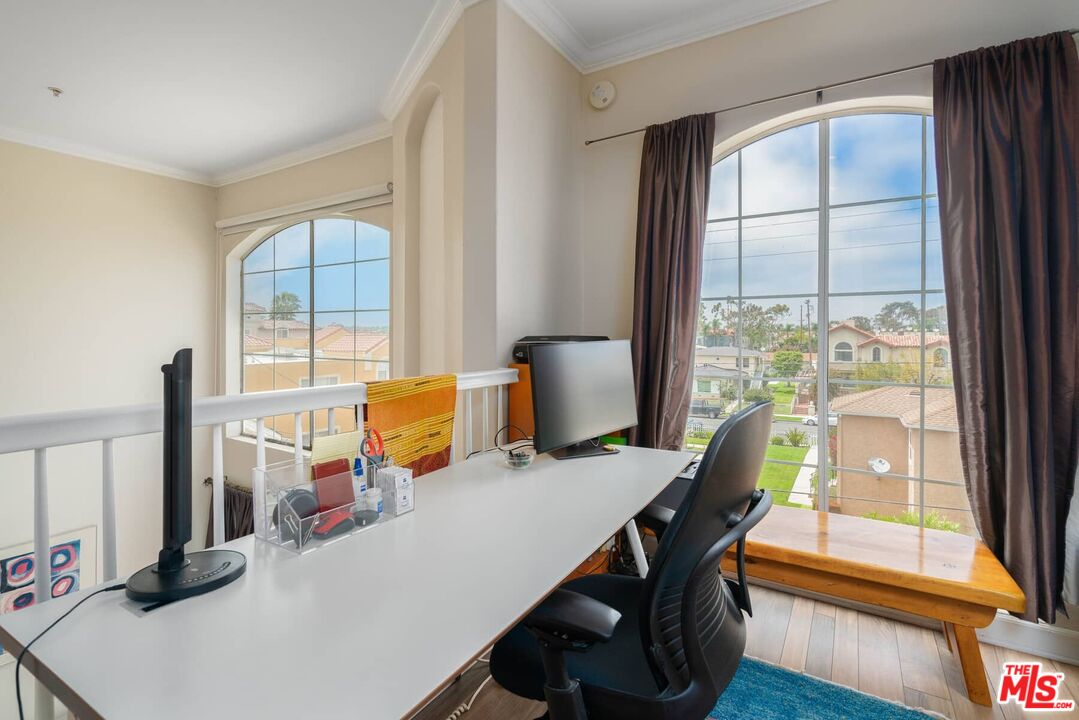 7033 La Tijera Blvd Unit: H201