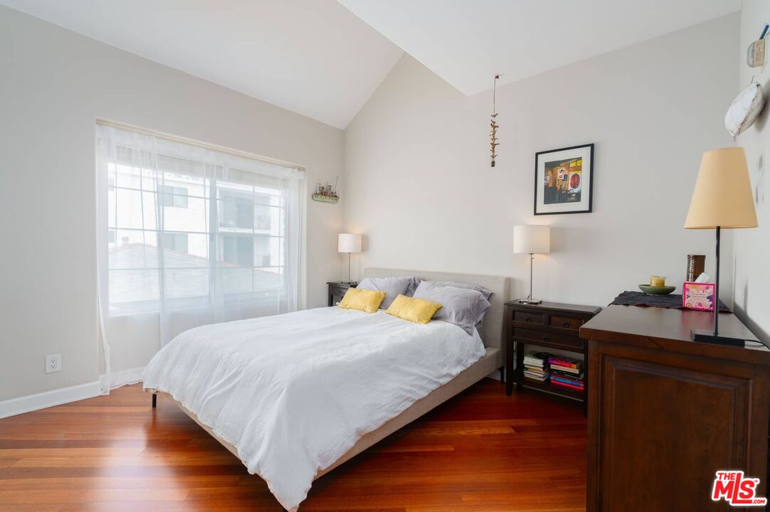 7033 La Tijera Blvd Unit: H201