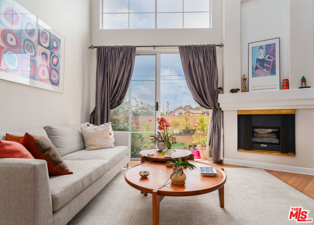7033 La Tijera Blvd Unit: H201
