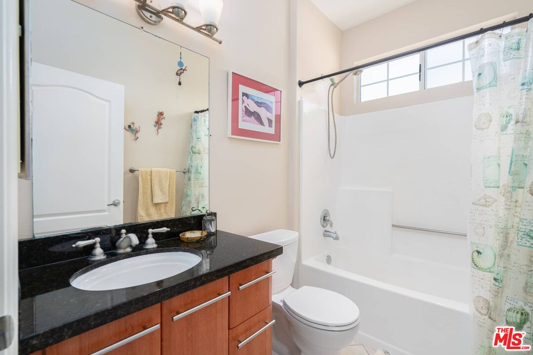 7033 La Tijera Blvd Unit: H201