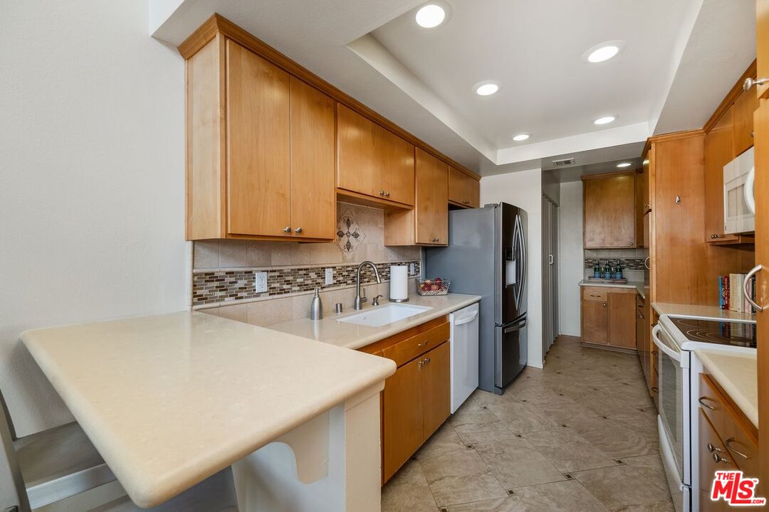 8828 Pershing Dr Unit: 304