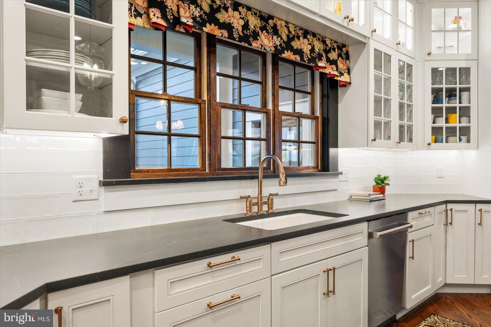 828 FEDERAL HILL ROAD