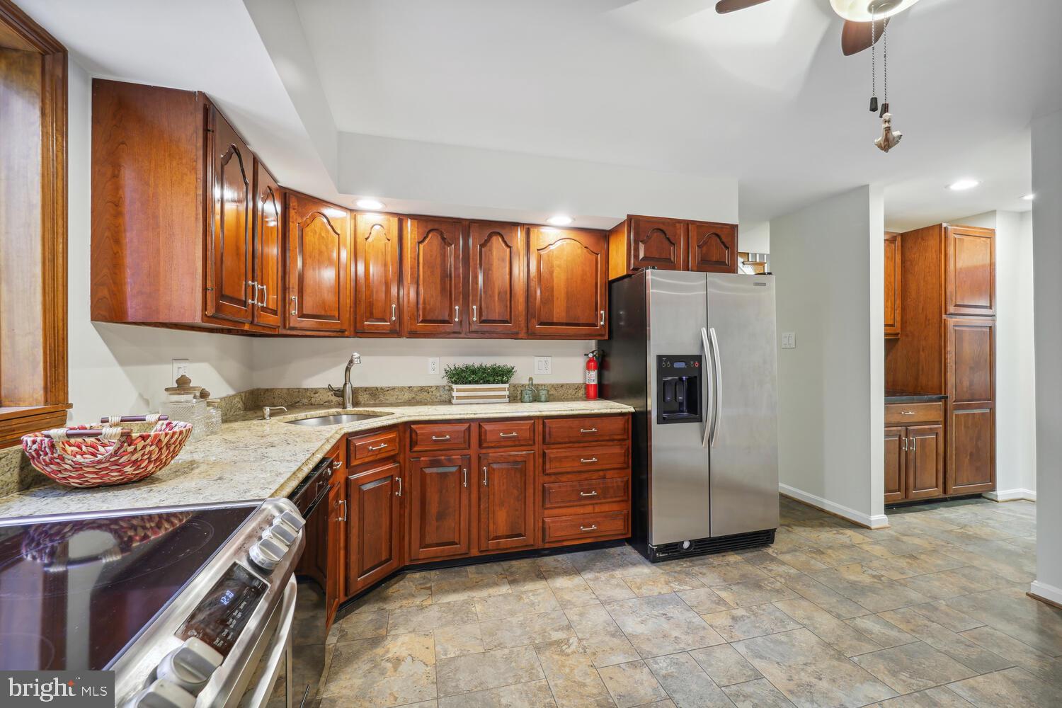 2425 WOOD STREAM COURT