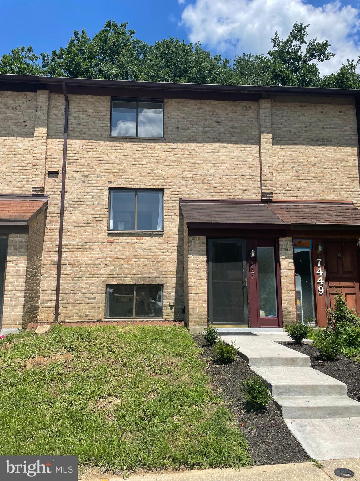 7447 HICKORY LOG CIRCLE