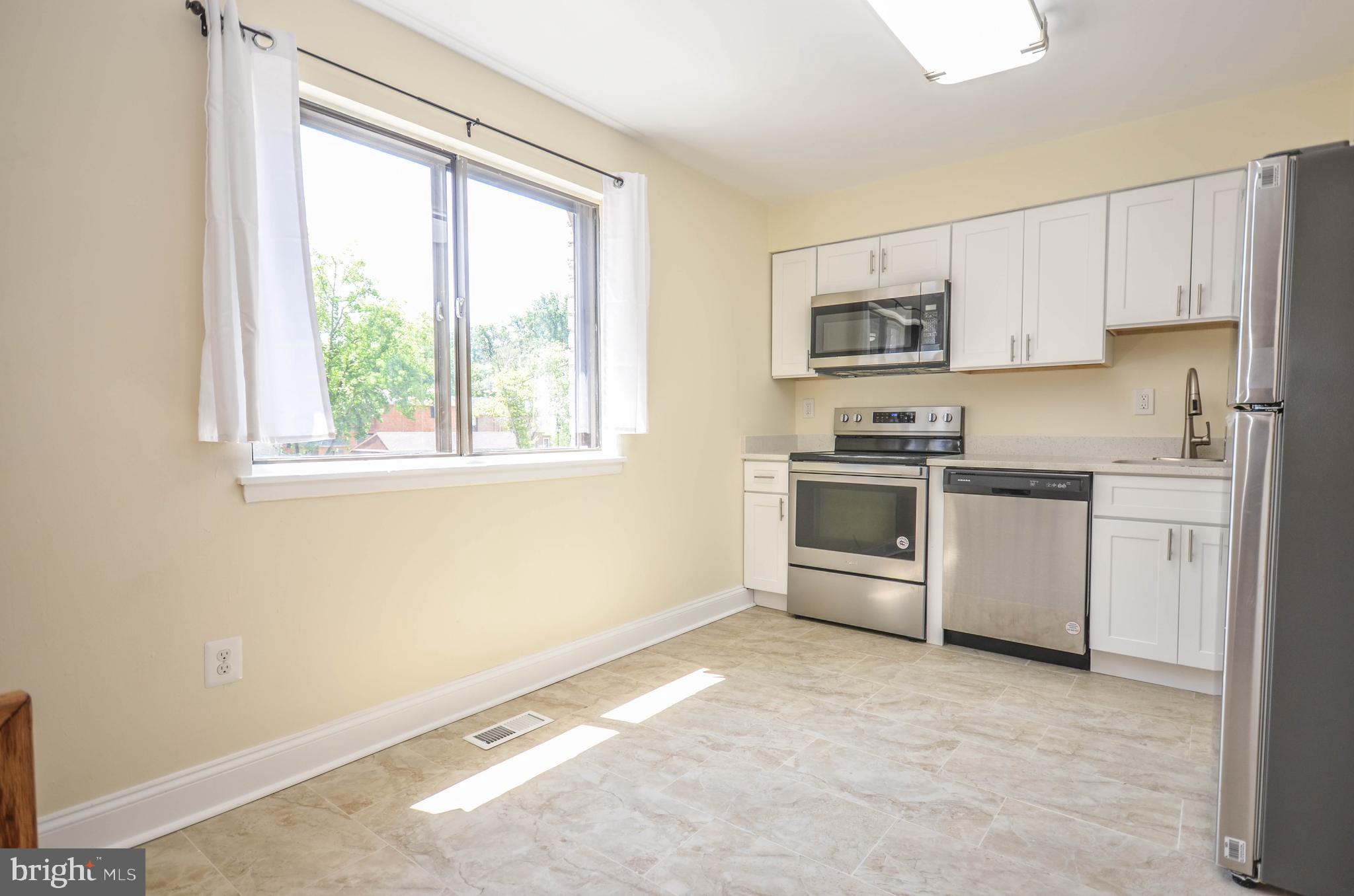 7447 HICKORY LOG CIRCLE