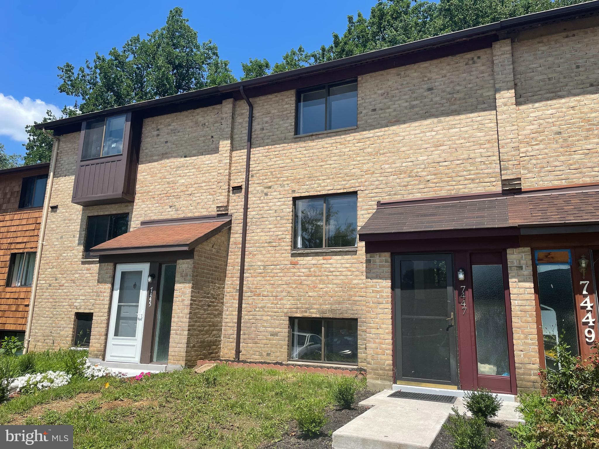 7447 HICKORY LOG CIRCLE