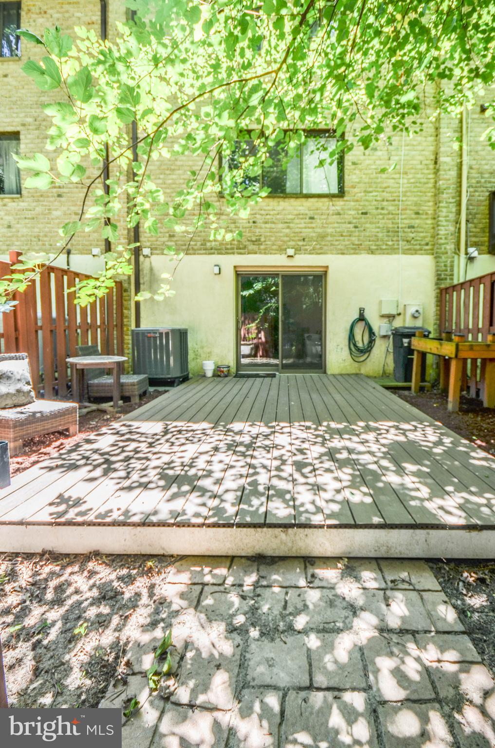7447 HICKORY LOG CIRCLE