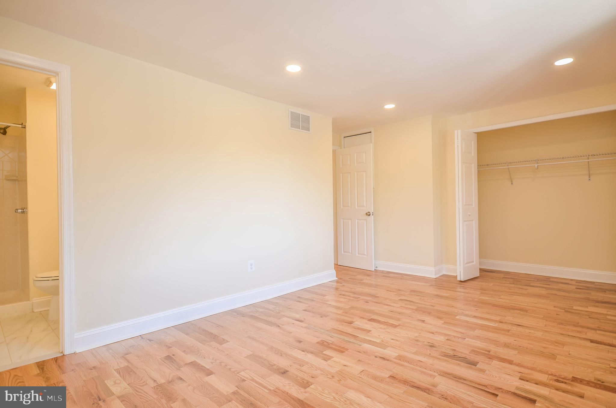 7447 HICKORY LOG CIRCLE