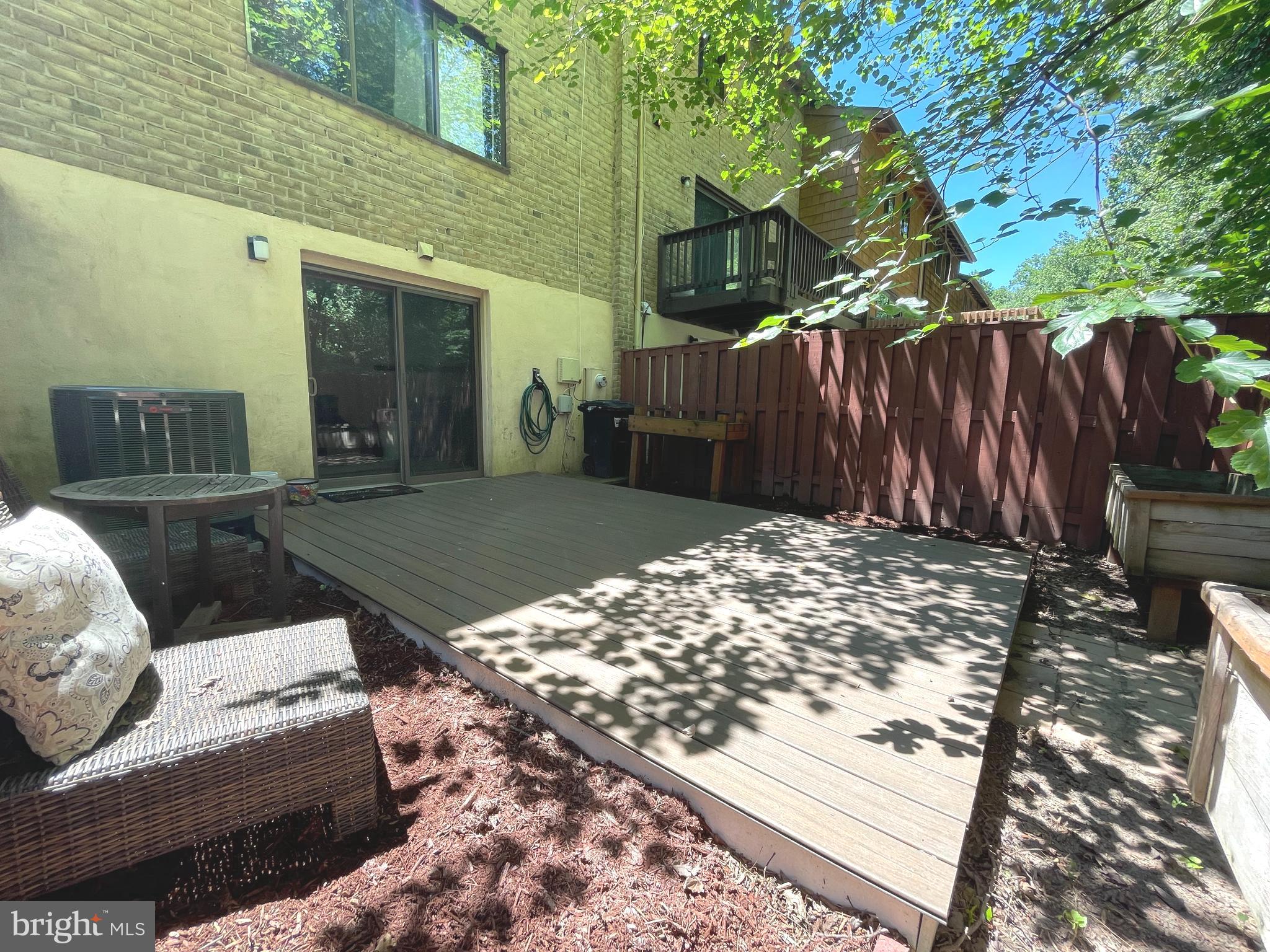 7447 HICKORY LOG CIRCLE
